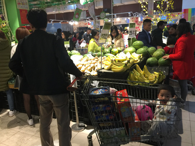 Giáp Tết, người dân Hà Nội đổ xô mua sắm Tết, siêu thị đông đặc giap tet nguoi dan ha noi do xo mua sam tet sieu thi dong dac