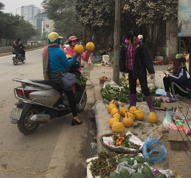 hoa qua thap huong thi nhau nhay gia ngay can tet