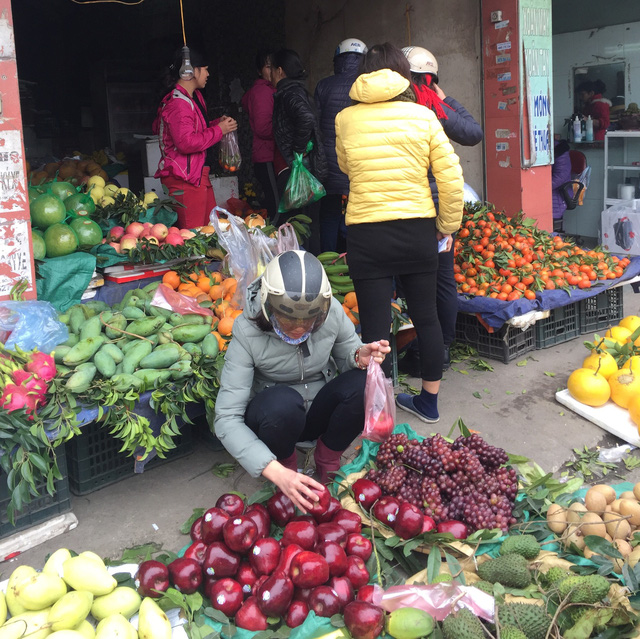 hoa qua thap huong thi nhau nhay gia ngay can tet