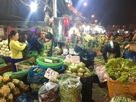 thi truong 27 tet noi chat kin cho vang hoe