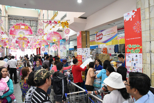 thi truong 27 tet noi chat kin cho vang hoe