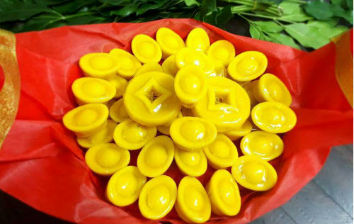 banh hinh thoi vang dat khach truoc ngay via than tai