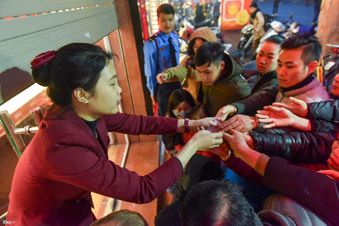 vang loan gia ngay via than tai mua dat ban ra lo nang
