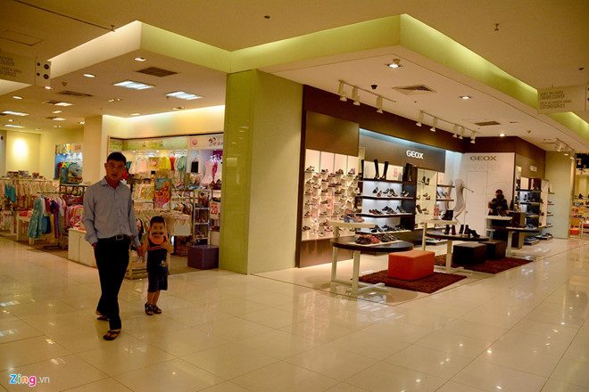 parkson tiep tuc dong cua them mot trung tam thuong mai o sai gon