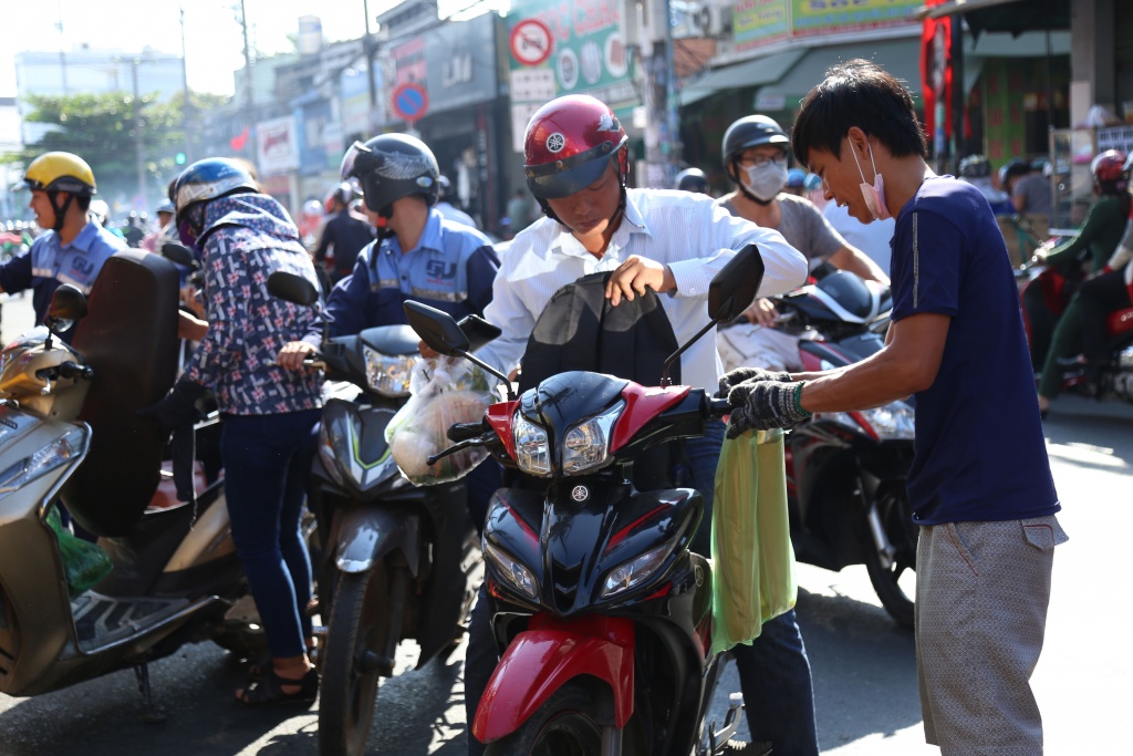 ban 1000 con ca loc nuong sau hai tieng mo cua sang ngay via than tai