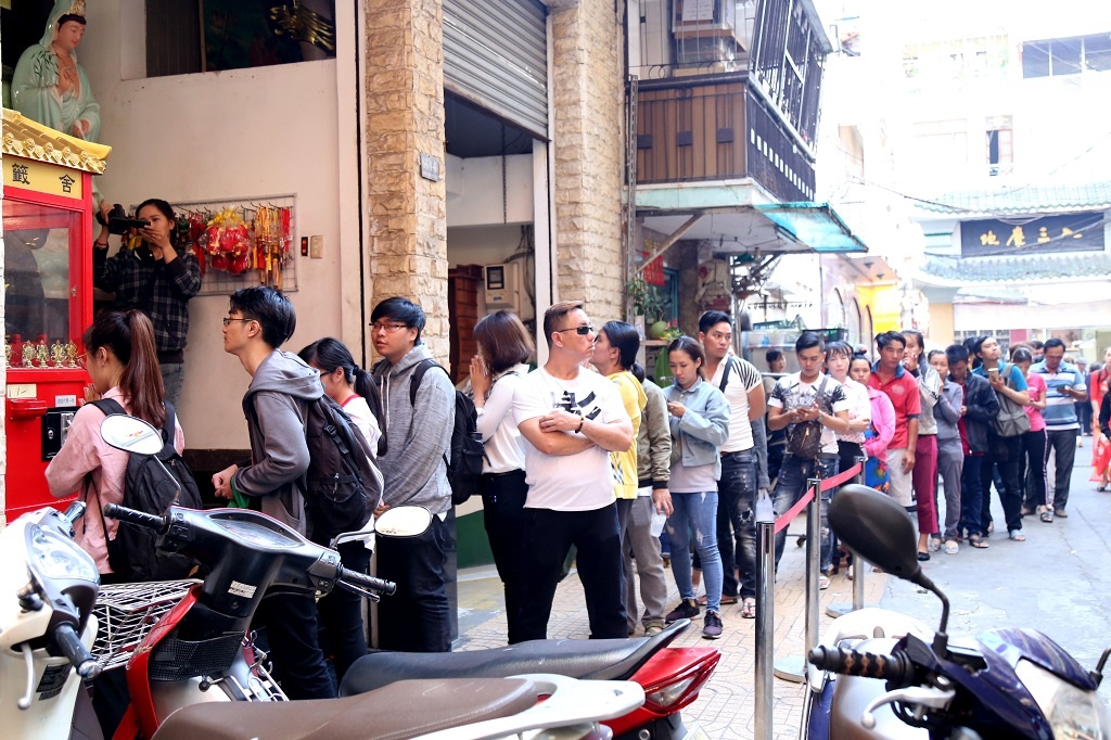 can canh may atm co tien nu tu dong tra xam o sai gon