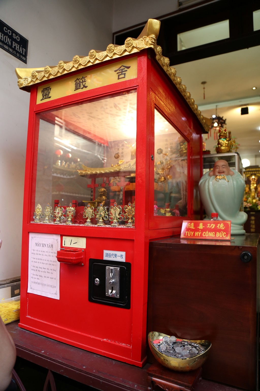 can canh may atm co tien nu tu dong tra xam o sai gon