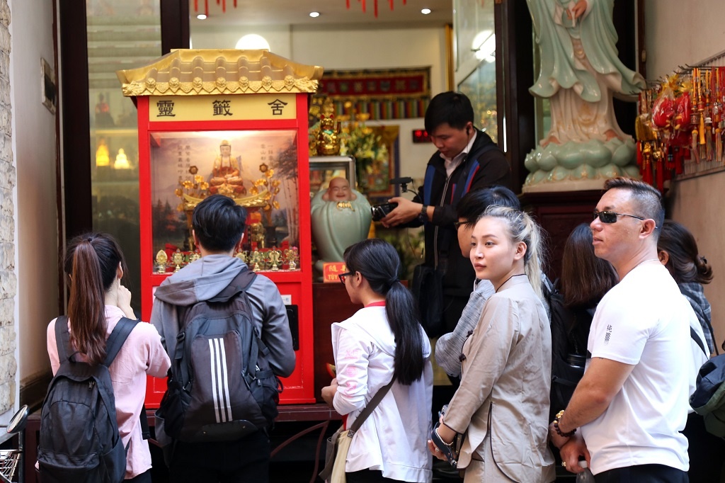 can canh may atm co tien nu tu dong tra xam o sai gon
