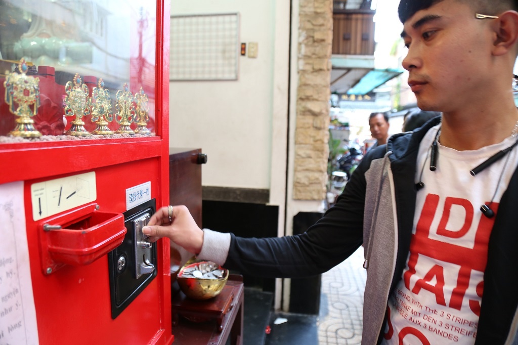 can canh may atm co tien nu tu dong tra xam o sai gon
