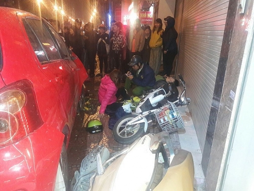 ha noi o to dam hang loat xe may nhieu nguoi bi thuong