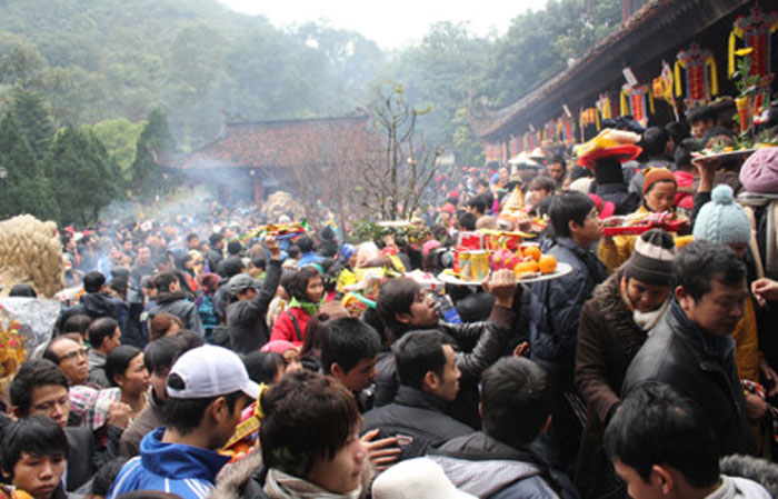 co quan 100 nguoi di le dau nam 5 ngay chua thue duoc o to