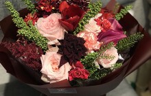 Sát ngày 8/3, nhiều shop hoa 'chảnh' từ chối nhận đơn dưới 1 triệu đồng