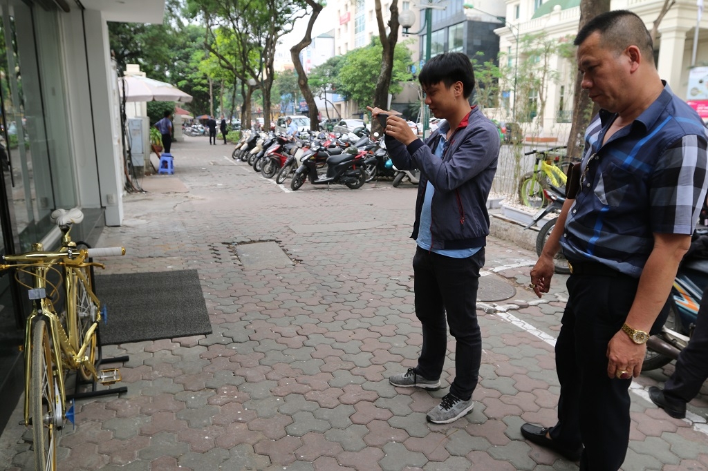 Chiếc xe đạp mạ vàng có giá một tỷ đồng độc nhất vô nhị ở Việt Nam chiec xe dap ma vang co gia mot ty dong doc nhat vo nhi o viet nam