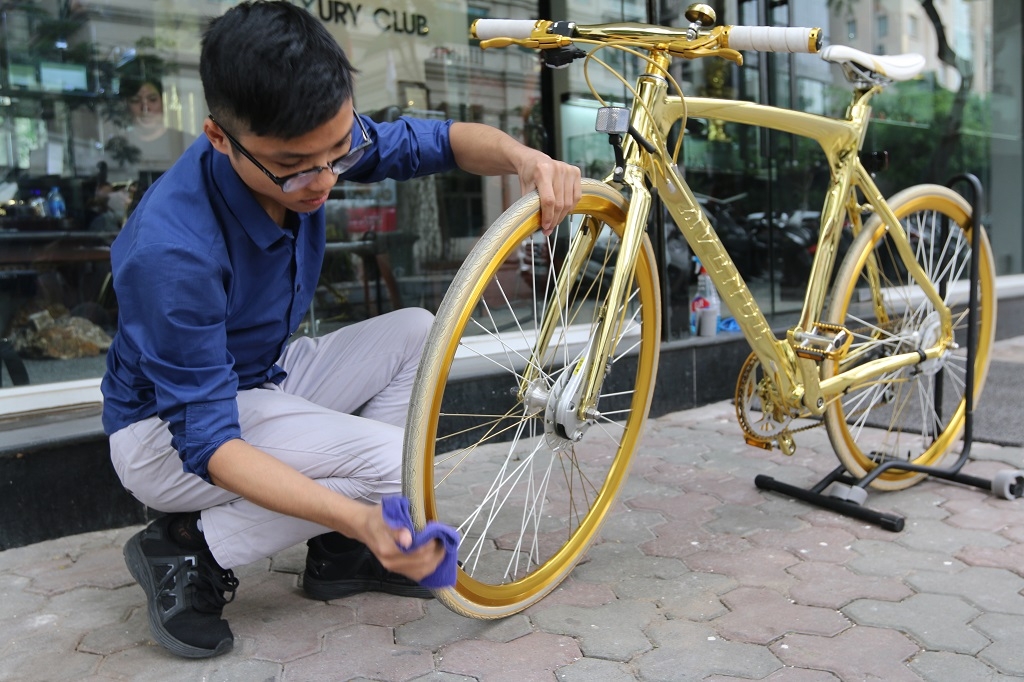 Chiếc xe đạp mạ vàng có giá một tỷ đồng độc nhất vô nhị ở Việt Nam chiec xe dap ma vang co gia mot ty dong doc nhat vo nhi o viet nam