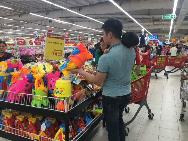 an theo ngay le sieu thi dung xe tang chien thang bang mi tom bot giat
