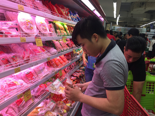 an theo ngay le sieu thi dung xe tang chien thang bang mi tom bot giat