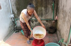 Hà Nội: Kinh hãi nước sinh hoạt vàng như gạch cua, tắm xong là ngứa