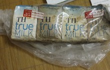 ‘Tố’ sữa TH True Milk kém chất lượng hơn 1 năm, vì sao khách không nhận được lời xin lỗi theo yêu cầu?