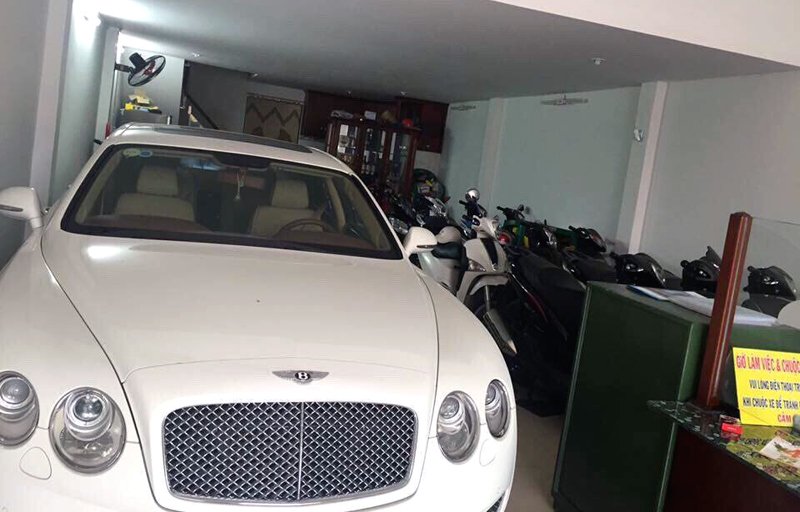 bmw lexus dong loat ra tiem cam do dan ca do khoc rong ban re o to