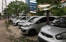 'Cuộc chiến' giá ô tô khiến hàng chục nghìn đại lý 'chết lâm sàng'