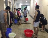 Hà Nội nắng nóng đỉnh điểm, cả nhà tản cư cả tháng trời do chung cư cao cấp mất nước