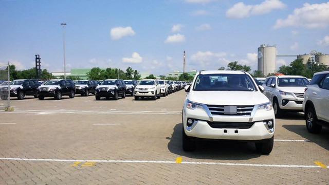 hon 200 o to indonesia cap cang dan khap khoi cho fortuner ha gia