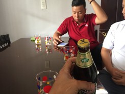 Chai bia Huda nắp Halida: Hai sản phẩm sản xuất trên cùng dây chuyền