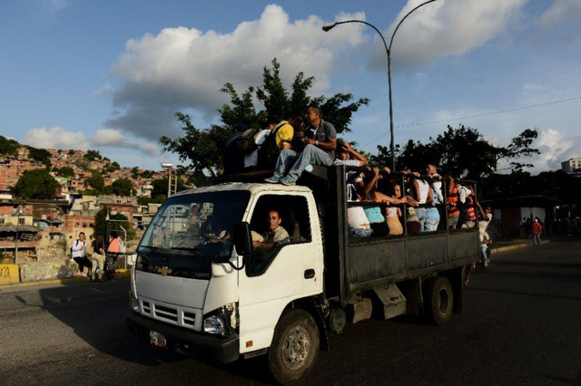 xe nhoi nhet nguoi ngay cang thinh hanh o venezuela