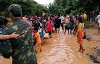 sau vu vo dap thuy dien tai lao bo doi co phieu bau duc tang tran