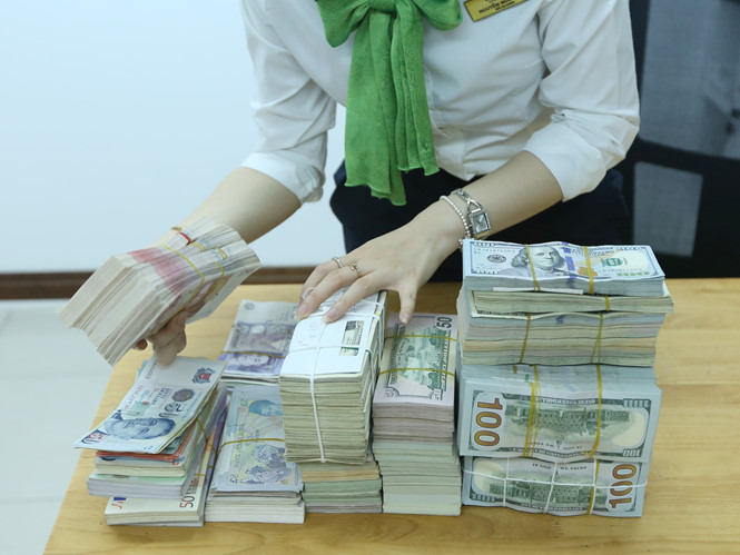 ngan hang ban usd sat gia tran