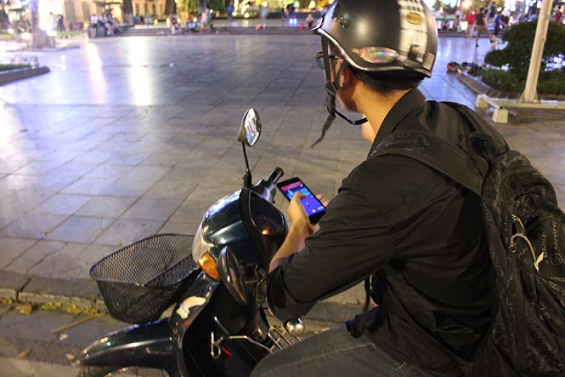 toi cuoi tuan gioi tre ha thanh no nuc xuong pho bat pokemon
