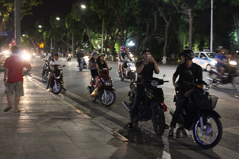 toi cuoi tuan gioi tre ha thanh no nuc xuong pho bat pokemon
