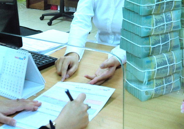 tin dung cao gdp thap tien ngan hang di dau