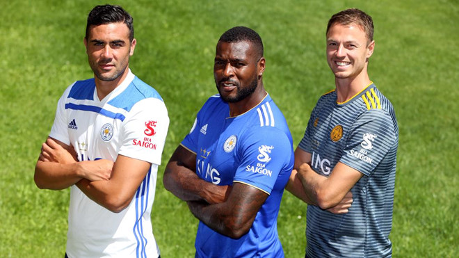 logo bia sai gon xuat hien tren ao dau moi cua leicester city