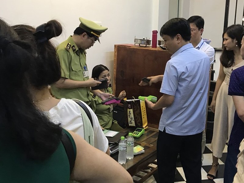 mua hang o viet nam nhung tra tien cho trung quoc