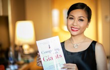 Ra mắt sách 'Vượt lên người khổng lồ', bà Trần Uyên Phương trở thành tác giả VN đầu tiên trong 'bảng vàng' của Forbes