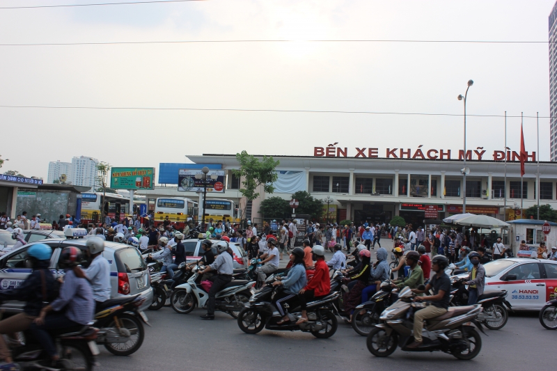Dòng người tất tả quay lại Thủ đô sau kì nghỉ lễ nguoi dan un un quay lai thu do sau ki nghi le