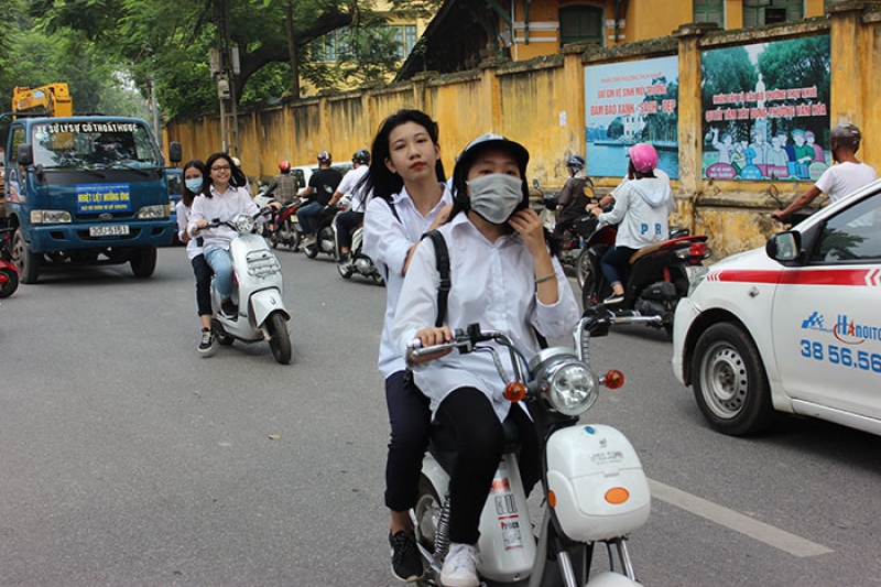 nhan nhan hinh anh vi pham luat giao thong ngay khai giang
