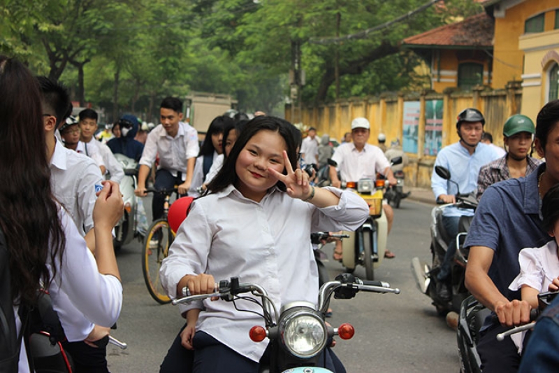 Nhan nhản hình ảnh vi phạm luật giao thông ngày khai giảng nhan nhan hinh anh vi pham luat giao thong ngay khai giang