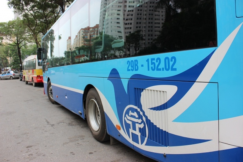 ha noi dua vao hoat dong them 25 xe buyt mau xanh