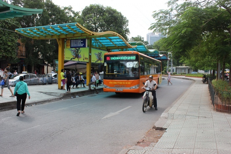 xe buyt ha noi mo them tuyen va mau moi