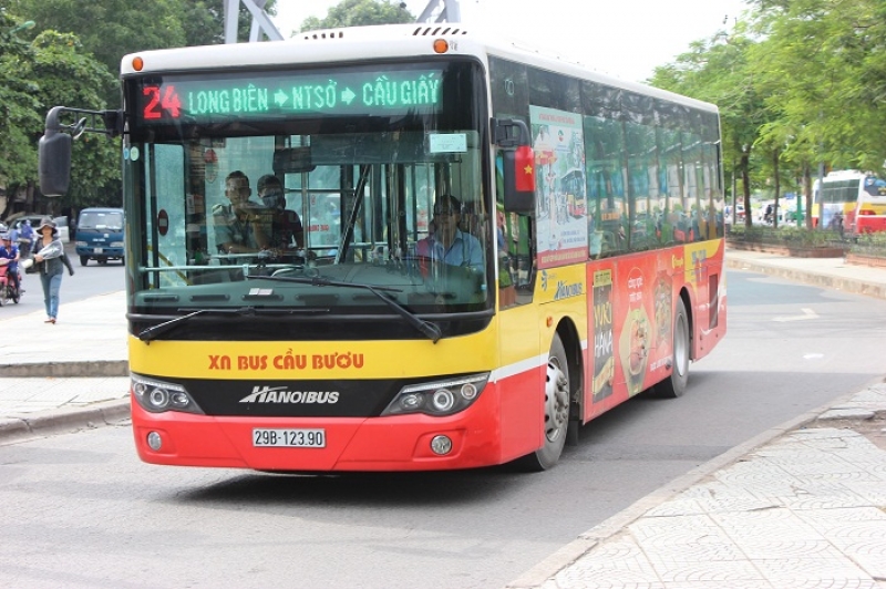 xe buyt ha noi mo them tuyen va mau moi