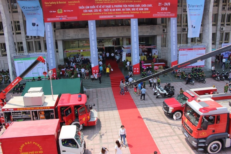 Hà Nội: Trẻ em hào hứng trải nghiệm thực tế phòng cháy chữa cháy ha noi tre em hao hung trai nghiem thuc te phong chay chua chay