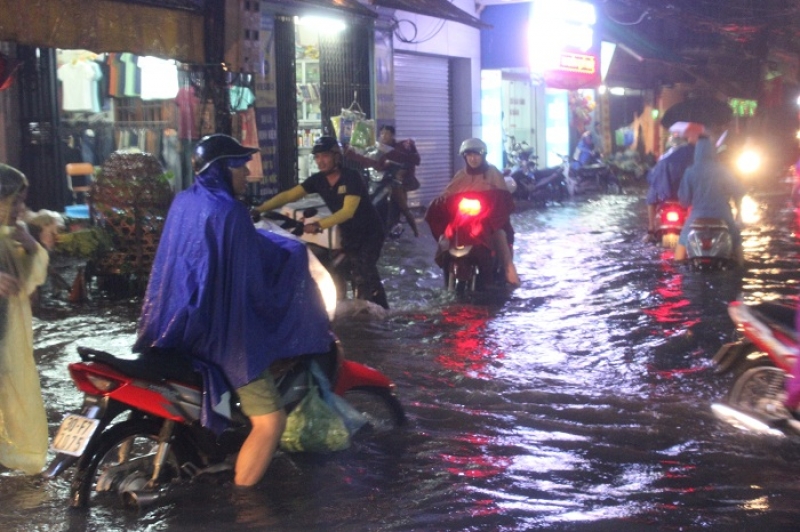 Hà Nội: Mưa lớn nhiều tuyến phố ngập ngày cuối tuần ha noi mua lon nhieu tuyen pho ngap ngay cuoi tuan
