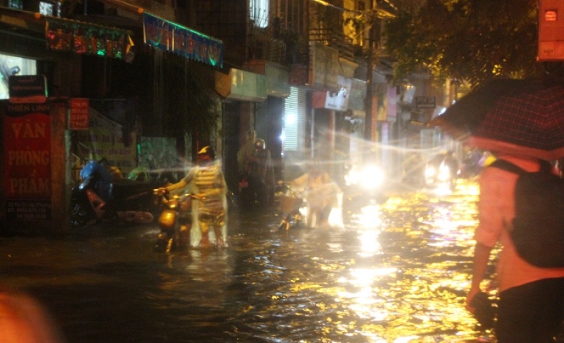 Hà Nội: Mưa lớn nhiều tuyến phố ngập ngày cuối tuần ha noi mua lon nhieu tuyen pho ngap ngay cuoi tuan