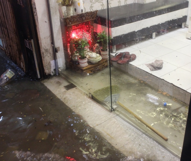 Hà Nội: Mưa lớn nhiều tuyến phố ngập ngày cuối tuần ha noi mua lon nhieu tuyen pho ngap ngay cuoi tuan