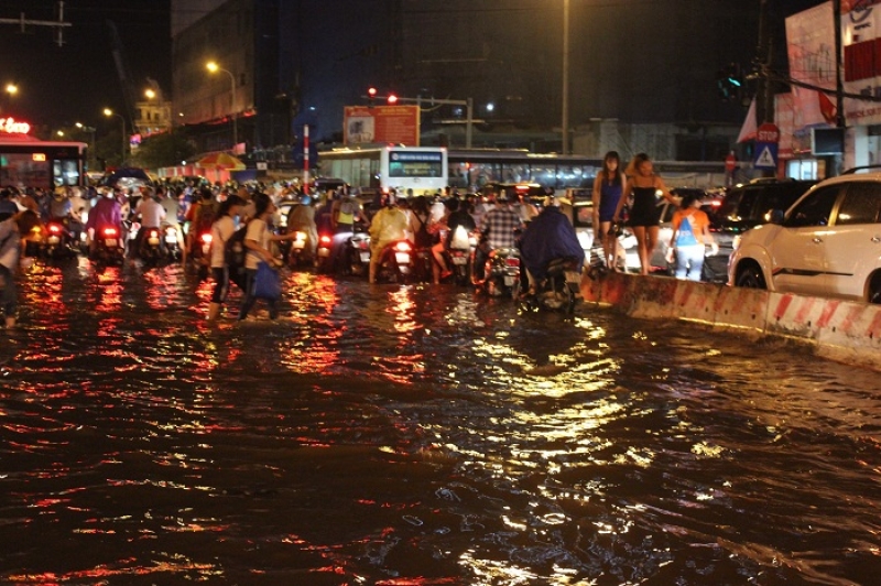 Hà Nội: Mưa lớn nhiều tuyến phố ngập ngày cuối tuần ha noi mua lon nhieu tuyen pho ngap ngay cuoi tuan