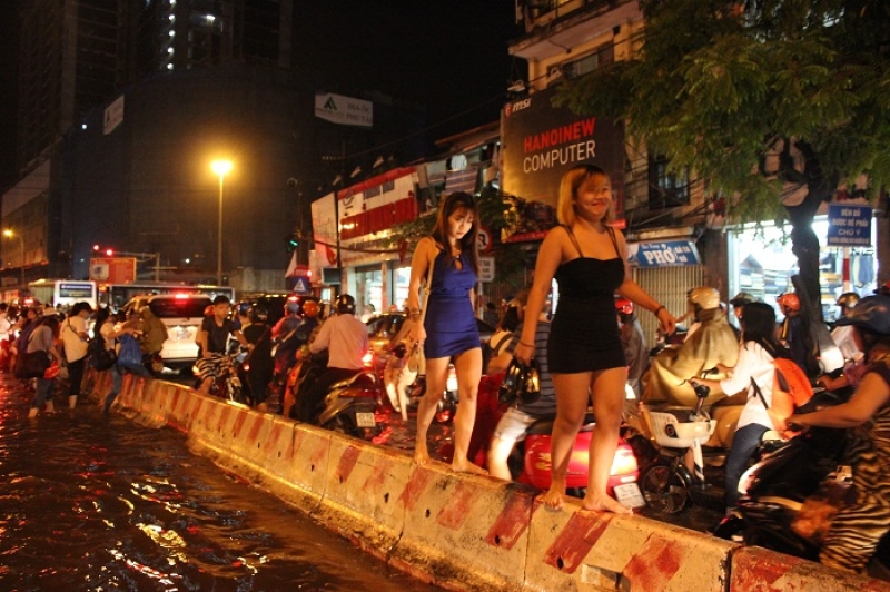 Hà Nội: Mưa lớn nhiều tuyến phố ngập ngày cuối tuần ha noi mua lon nhieu tuyen pho ngap ngay cuoi tuan