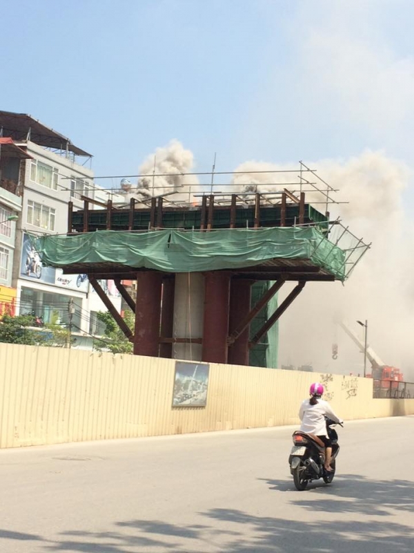 ha noi chay cot tru duong sat tren cao