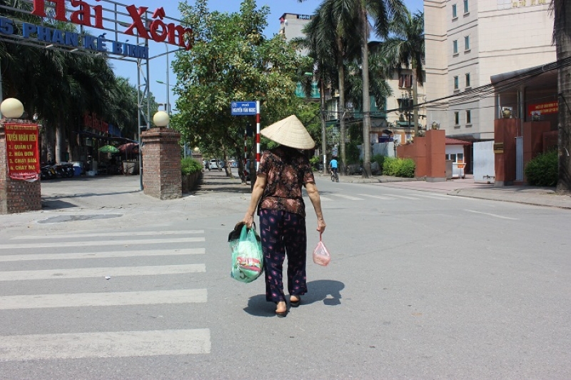 quay hang quan ao 2000 dong ai co ung ho ai kho qua mua